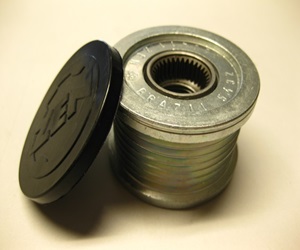 Utángyártott Renault típusfüggetlen szabadon futó generátor ékszíjtárcsa 7pk - Renault alkatrészek